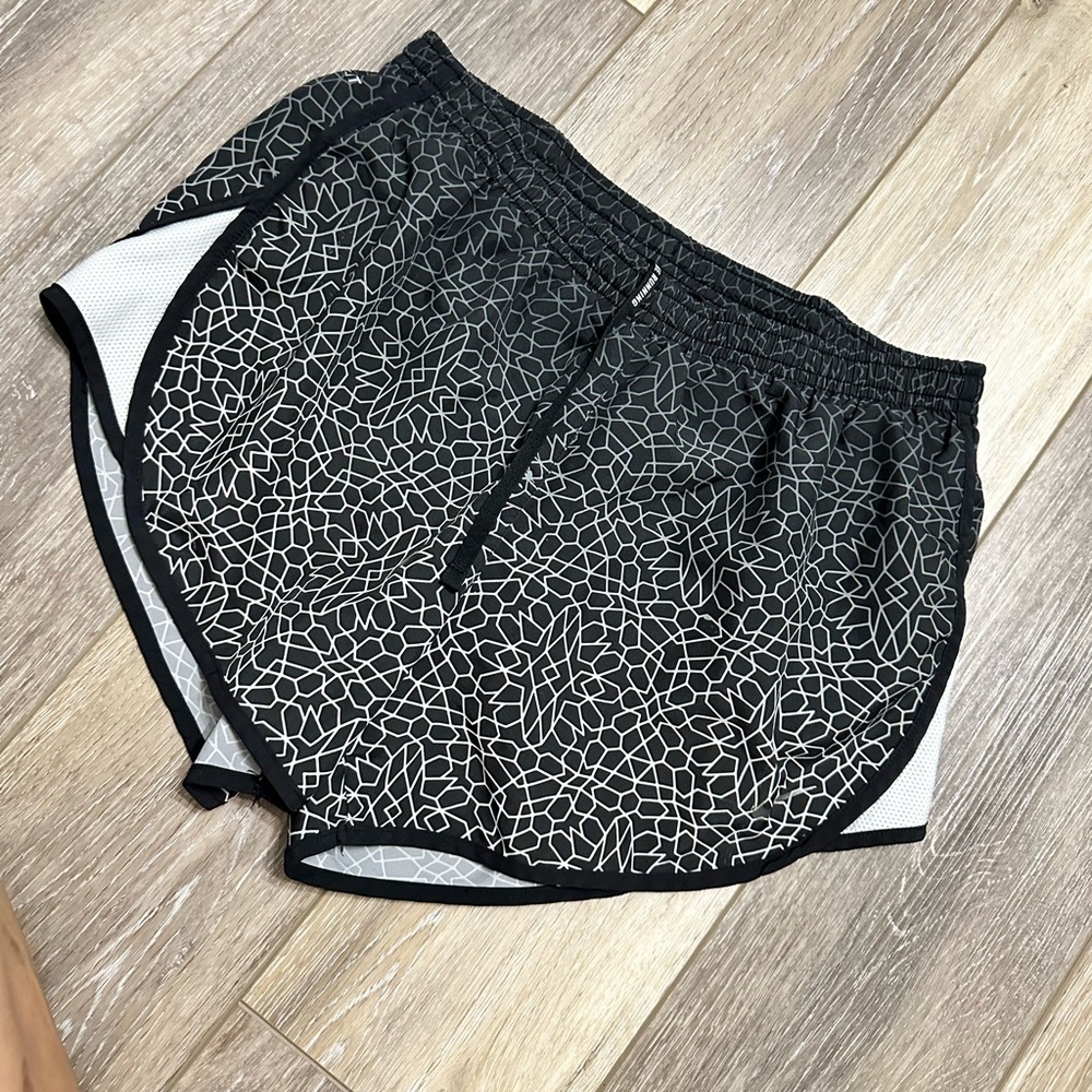 🛍️ Nike dri fit   shorts with under shorts and  tiny  zipper pocket. - Picture 3 of 6